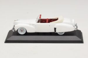 Lincoln Continental Kabriolet Biały Minichamps 1:43 Lincoln Continental Kabriolet Biały Minichamps 1:43 400082501 Metal