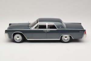 Lincoln Continental Szary Metalik Marnie KK-Scale 1:18 KKDC181482 Metal — zdjęcie 3 z 6