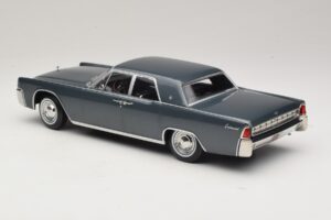 Lincoln Continental Szary Metalik Marnie KK-Scale 1:18 KKDC181482 Metal — zdjęcie 5 z 6