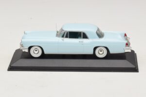 Lincoln Continental Mark II Jasnoniebieski Minichamps 1:43 Lincoln Continental Mark II Jasnoniebieski Minichamps 1:43 400082304 Metal