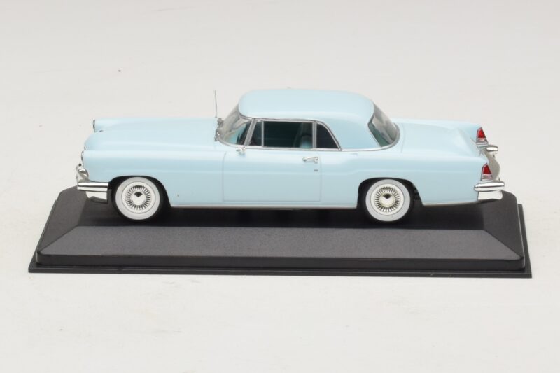 Lincoln Continental Mark II Jasnoniebieski Minichamps 1:43 400082304 Metal