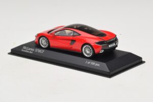 McLaren 570GT Vermillion Red Minichamps 1:43 537154522 Metal — zdjęcie 3 z 5