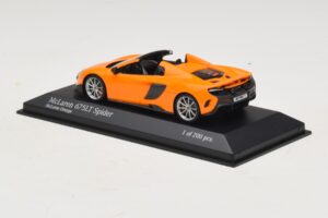 McLaren 675LT Spider Pomarańczowy Minichamps 1:43 537154431 Metal — zdjęcie 3 z 5