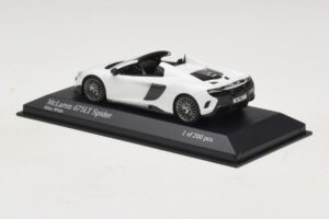 McLaren 675LT Spider Silica White Minichamps 1:43 537154432 Metal — zdjęcie 3 z 5