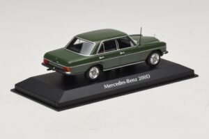 Mercedes 200D W115 Ciemnozielony Maxichamps 1:43 940034001 Metal — zdjęcie 2 z 5
