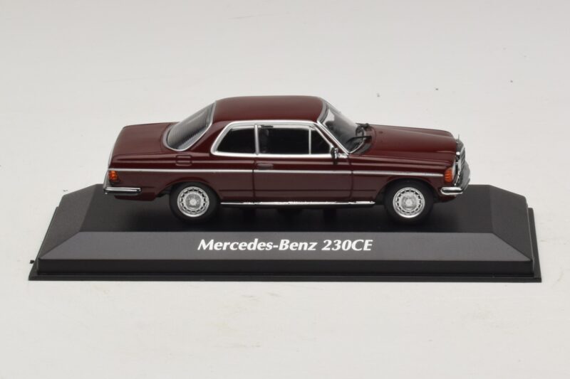 Mercedes 230 CE C123 Czerwony Maxichamps 1:43 940032221 Metal