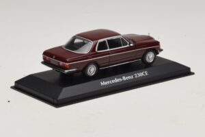 Mercedes 230 CE C123 Czerwony Maxichamps 1:43 940032221 Metal — zdjęcie 2 z 5