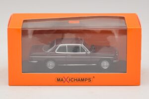 Mercedes 230 CE C123 Czerwony Maxichamps 1:43 940032221 Metal — zdjęcie 5 z 5