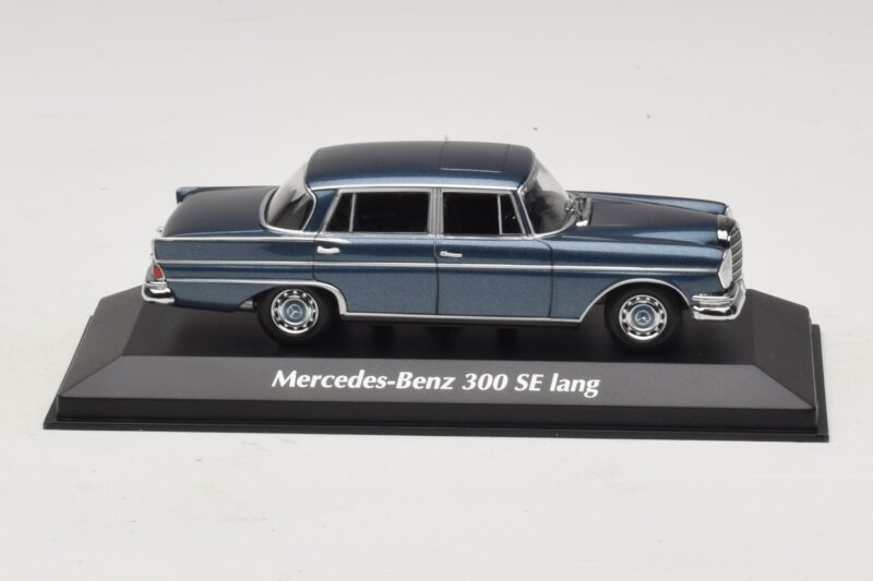 Mercedes 300 SE W112 Lang Niebieski Metalik Maxichamps 1:43 940035200 Metal