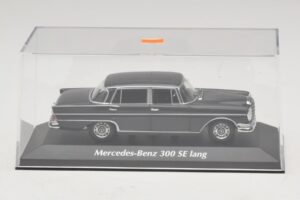 Mercedes 300 SE W112 Lang Ciemnoszary Maxichamps 1:43 940035201 Metal — zdjęcie 4 z 5