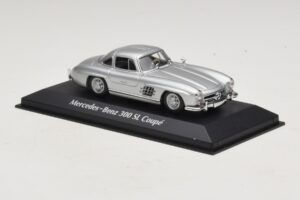 Mercedes 300 SL W198 Srebrny Maxichamps 1:43 940039000 Metal — zdjęcie 3 z 5