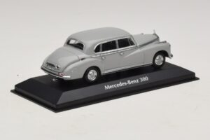 Mercedes 300 W186 Szary Maxichamps 1:43 940039061 Metal — zdjęcie 2 z 5