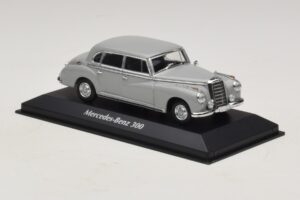 Mercedes 300 W186 Szary Maxichamps 1:43 940039061 Metal — zdjęcie 3 z 5