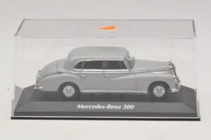 Mercedes 300 W186 Szary Maxichamps 1:43 940039061 Metal — zdjęcie 4 z 5