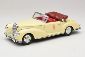 Mercedes 300S Kremowy Maisto 1:18 31806 Metal