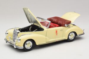 Mercedes 300S Kremowy Maisto 1:18 31806 Metal — zdjęcie 2 z 8