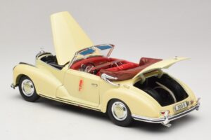 Mercedes 300S Kremowy Maisto 1:18 31806 Metal — zdjęcie 5 z 8