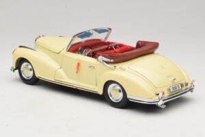 Mercedes 300S Kremowy Maisto 1:18 31806 Metal — zdjęcie 7 z 8