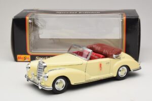 Mercedes 300S Kremowy Maisto 1:18 31806 Metal — zdjęcie 8 z 8