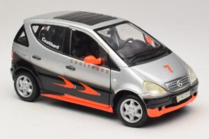 Mercedes A-Class W168 D. Coulthard Srebrny Maisto 1:18 35841 Metal — zdjęcie 6 z 8