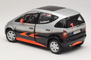 Mercedes A-Class W168 D. Coulthard Srebrny Maisto 1:18 35841 Metal — zdjęcie 7 z 8