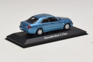 Mercedes C-Class W202 Niebieski Metalik Maxichamps 1:43 940037060 Metal — zdjęcie 2 z 5