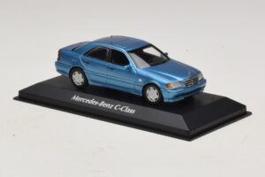 Mercedes C-Class W202 Niebieski Metalik Maxichamps 1:43 940037060 Metal — zdjęcie 3 z 5