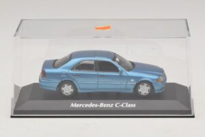 Mercedes C-Class W202 Niebieski Metalik Maxichamps 1:43 940037060 Metal — zdjęcie 4 z 5