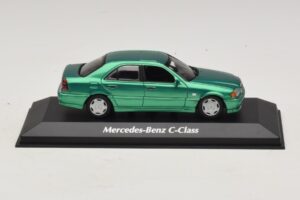 Mercedes C-Class W202 Zielony Metalik Maxichamps 1:43 940037061 Metal
