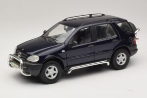 Mercedes ML320 W163 Niebieski Maisto 1:18 31847 Metal