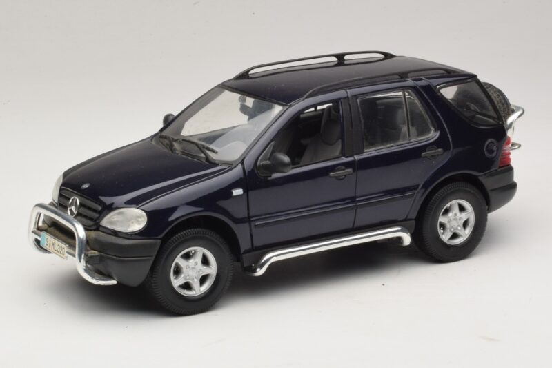Mercedes ML320 W163 Niebieski Maisto 1:18 31847 Metal