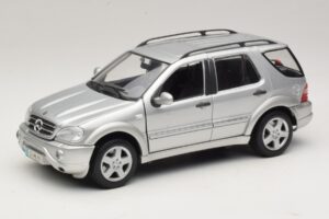 Mercedes ML55 AMG W163 Srebrny Maisto 1:18 31876-P1 Metal