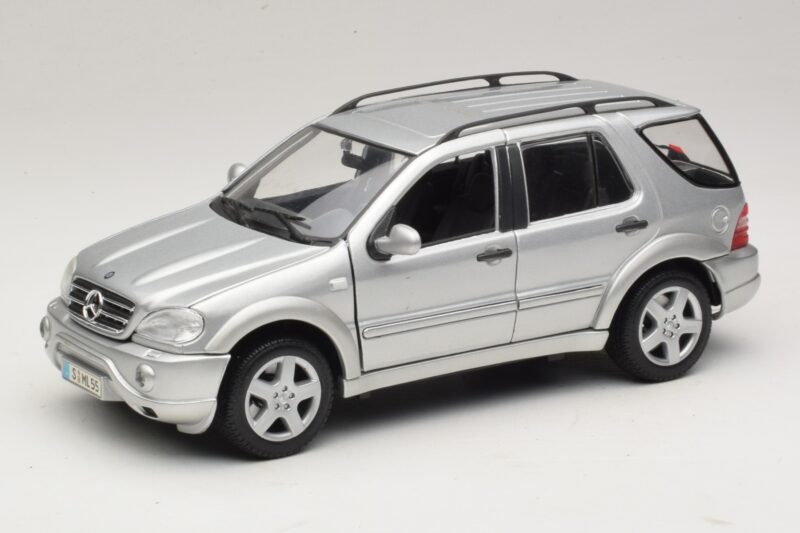 Mercedes ML55 AMG W163 Srebrny Maisto 1:18 31876-P1 Metal