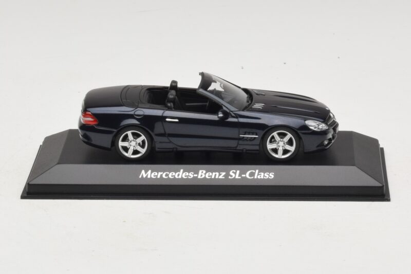 Mercedes SL R230 Niebieski Metalik Maxichamps 1:43 940037531 Metal