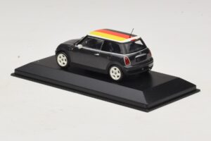 Mini Cooper One R50 Zielony Z Niemiecką Flagą Minichamps 1:43 MINI033 Metal — zdjęcie 3 z 5