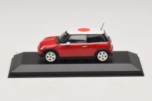 Mini Cooper One R50 Czerwony Z Japońską Flagą Minichamps 1:43 MINI034 Metal