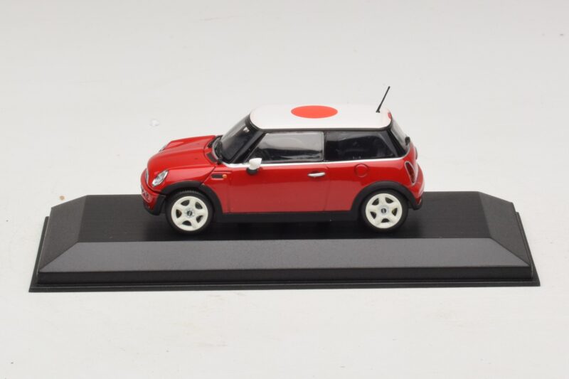 Mini Cooper One R50 Czerwony Z Japońską Flagą Minichamps 1:43 MINI034 Metal