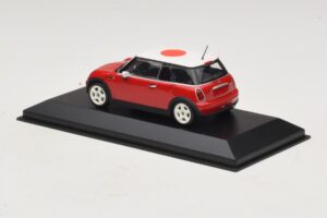 Mini Cooper One R50 Czerwony Z Japońską Flagą Minichamps 1:43 MINI034 Metal — zdjęcie 3 z 5