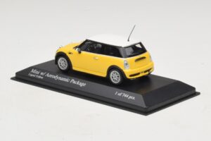 Mini Cooper One R50 z Pakietem Aero Żółty Minichamps 1:43 431138274 Metal — zdjęcie 3 z 4