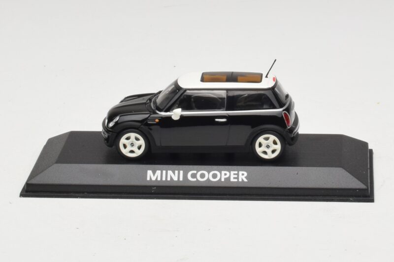 Mini Cooper S R53 Czarny Z Panoramicznym Dachem Minichamps 1:43 MINI022 Metal