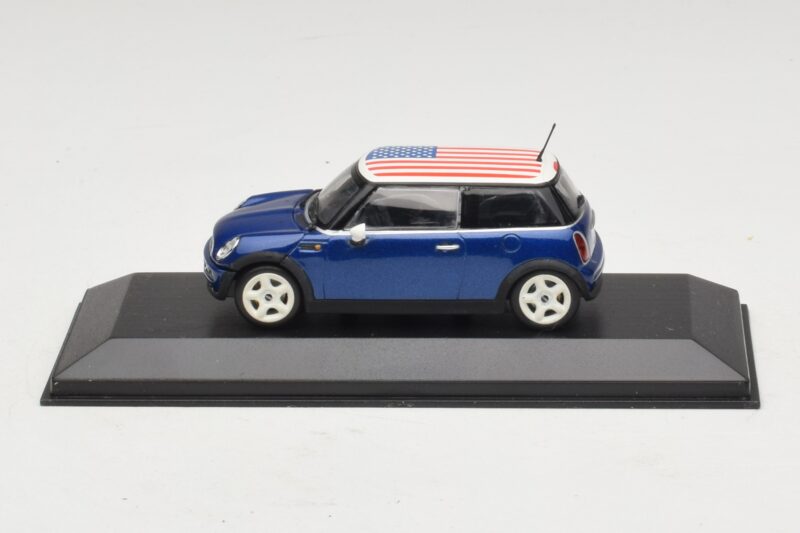 Mini Cooper S R53 Niebieski Z Flagą Amerykańską Minichamps 1:43 MINI014 Metal