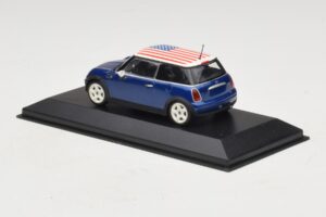 Mini Cooper S R53 Niebieski Z Flagą Amerykańską Minichamps 1:43 MINI014 Metal — zdjęcie 3 z 5