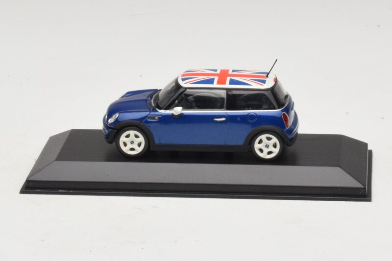 Mini Cooper S R53 Niebieski Z Flagą Brytyjską Minichamps 1:43 Mini Cooper S R53 Niebieski Z Flagą Brytyjską Minichamps 1:43 MINI026 Metal