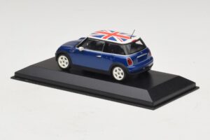 Mini Cooper S R53 Niebieski Z Flagą Brytyjską Minichamps 1:43 MINI026 Metal — zdjęcie 3 z 4