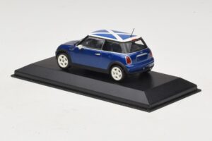 Mini Cooper S R53 Niebieski Z Flagą Szkocką Minichamps 1:43 MINI016 Metal — zdjęcie 3 z 5