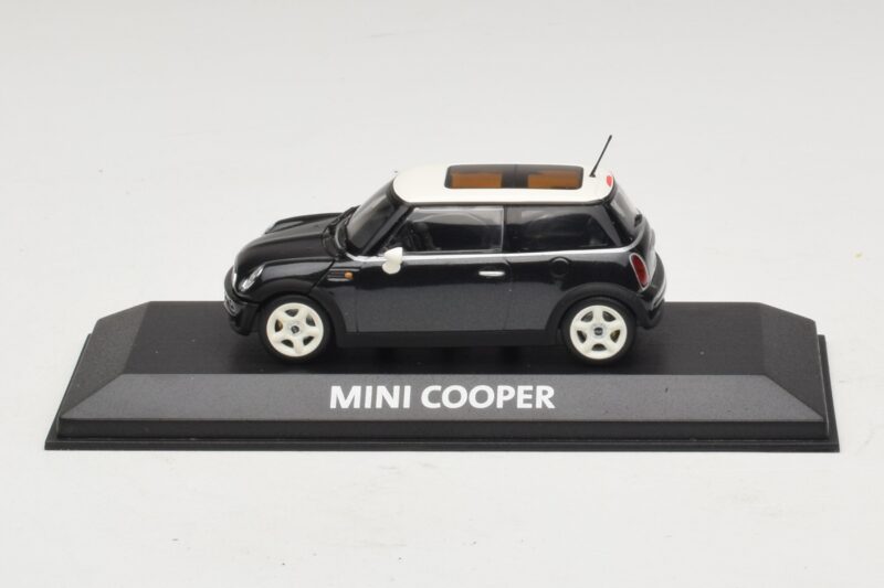 Mini Cooper S R53 Ciemnozielony Z Panoramicznym Dachem Minichamps 1:43 Mini Cooper S R53 Ciemnozielony Z Panoramicznym Dachem Minichamps 1:43 MINI015 Metal