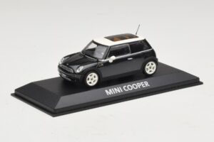 Mini Cooper S R53 Ciemnozielony Z Panoramicznym Dachem Minichamps 1:43 MINI015 Metal — zdjęcie 2 z 4