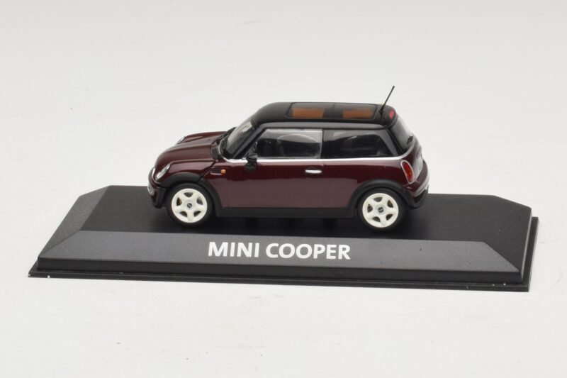 Mini Cooper S R53 Ciemnoczerwony Z Czarnym Dachem Minichamps 1:43 Mini Cooper S R53 Ciemnoczerwony Z Czarnym Dachem Minichamps 1:43 MINI028 Metal