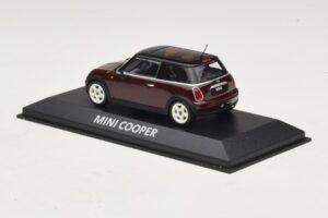 Mini Cooper S R53 Ciemnoczerwony Z Czarnym Dachem Minichamps 1:43 MINI028 Metal — zdjęcie 3 z 5
