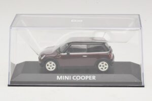Mini Cooper S R53 Ciemnoczerwony Z Czarnym Dachem Minichamps 1:43 MINI028 Metal — zdjęcie 4 z 5